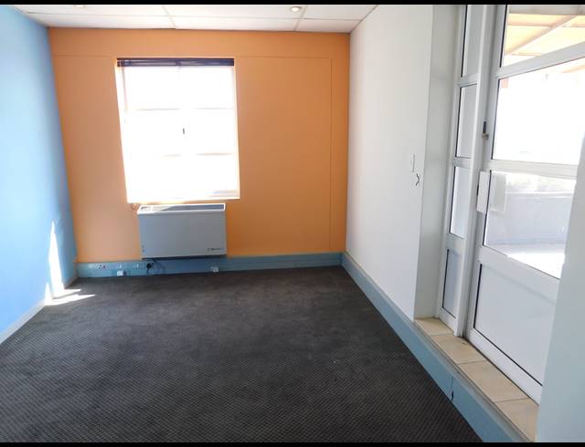 185M² OFFICE TO LET IN HYDE PARK